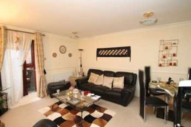  Image of 2 bedroom Apartment to rent in Roxborough Park Harrow-on-the-Hill Harrow HA1 at Lychgate Manor Roxborough Park Harrow on the Hill, HA1 3YL