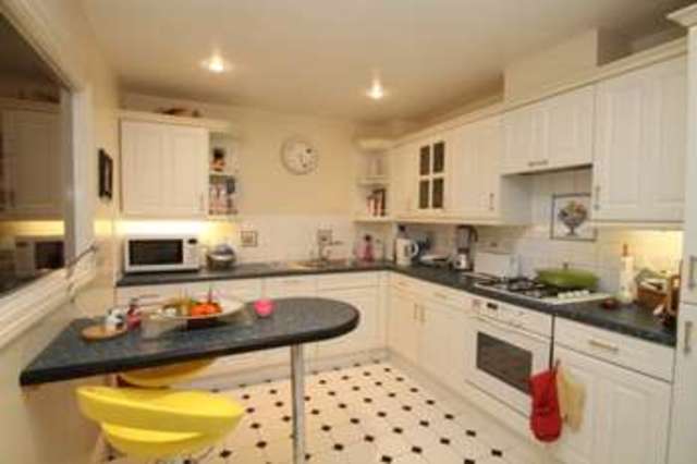  Image of 2 bedroom Apartment to rent in Roxborough Park Harrow-on-the-Hill Harrow HA1 at Lychgate Manor Roxborough Park Harrow on the Hill, HA1 3YL