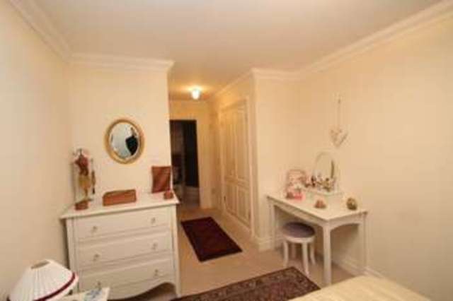 Image of 2 bedroom Apartment to rent in Roxborough Park Harrow-on-the-Hill Harrow HA1 at Lychgate Manor Roxborough Park Harrow on the Hill, HA1 3YL