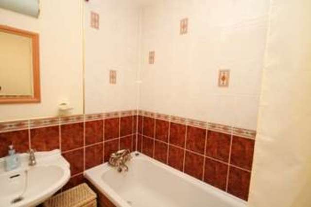 Image of 2 bedroom Apartment to rent in Roxborough Park Harrow-on-the-Hill Harrow HA1 at Lychgate Manor Roxborough Park Harrow on the Hill, HA1 3YL
