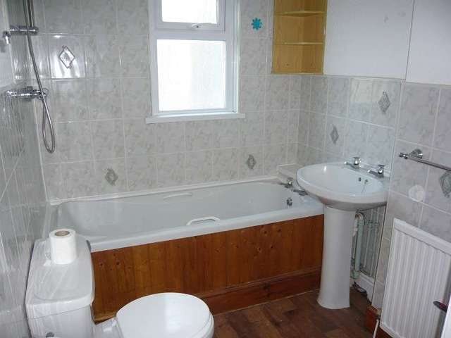  Image of 2 bedroom Flat for sale in Mackworth Road Porthcawl CF36 at Mackworth Road  Porthcawl, CF36 5BP