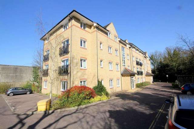  Image of 2 bedroom Apartment for sale in Hardings Close Hemel Hempstead HP3 at Malin Court Boxmoor Hemel Hempstead, HP3 9AQ