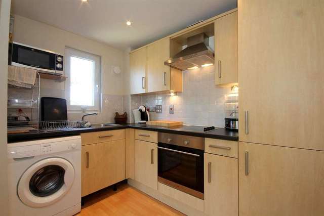  Image of 2 bedroom Apartment for sale in Hardings Close Hemel Hempstead HP3 at Malin Court Boxmoor Hemel Hempstead, HP3 9AQ