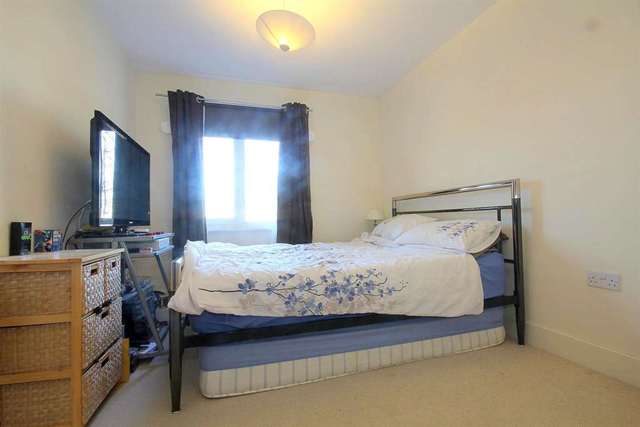  Image of 2 bedroom Apartment for sale in Hardings Close Hemel Hempstead HP3 at Malin Court Boxmoor Hemel Hempstead, HP3 9AQ