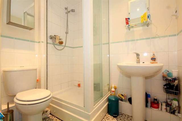  Image of 2 bedroom Apartment for sale in Hardings Close Hemel Hempstead HP3 at Malin Court Boxmoor Hemel Hempstead, HP3 9AQ