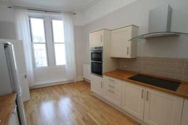  Image of 2 bedroom Flat for sale in Marine Parade Clevedon BS21 at 5 Marine Parade  Clevedon, BS21 7QS