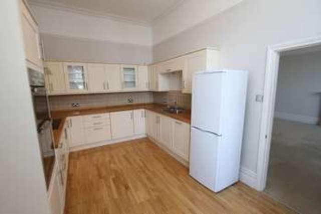  Image of 2 bedroom Flat for sale in Marine Parade Clevedon BS21 at 5 Marine Parade  Clevedon, BS21 7QS