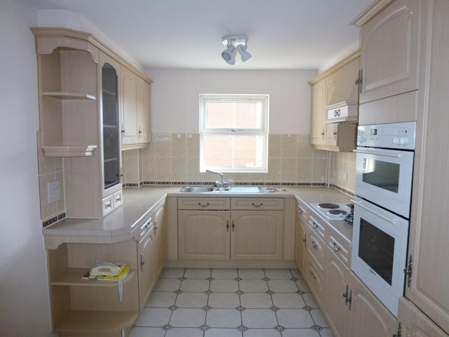  Image of 3 bedroom Apartment to rent in Turners Avenue Fleet GU51 at Turners Avenue Elvetham Heath Fleet, GU51 1DZ