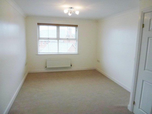  Image of 3 bedroom Apartment to rent in Turners Avenue Fleet GU51 at Turners Avenue Elvetham Heath Fleet, GU51 1DZ