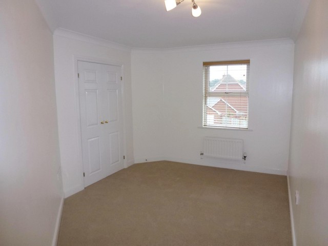  Image of 3 bedroom Apartment to rent in Turners Avenue Fleet GU51 at Turners Avenue Elvetham Heath Fleet, GU51 1DZ