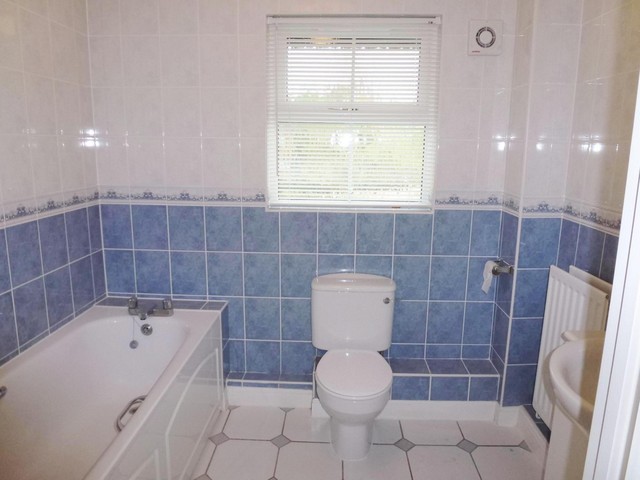  Image of 3 bedroom Apartment to rent in Turners Avenue Fleet GU51 at Turners Avenue Elvetham Heath Fleet, GU51 1DZ