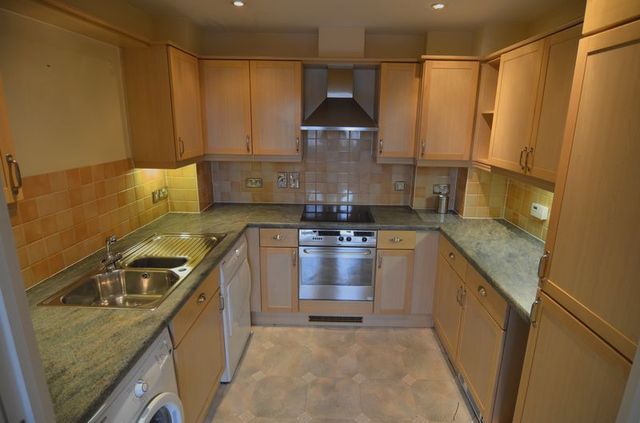  Image of 2 bedroom Flat to rent in West Hill London SW15 at West Hill  London, SW15 2YB