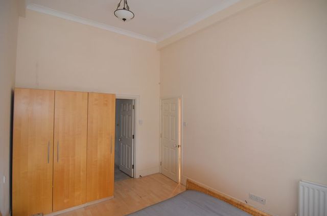  Image of 2 bedroom Flat to rent in West Hill London SW15 at West Hill  London, SW15 2YB