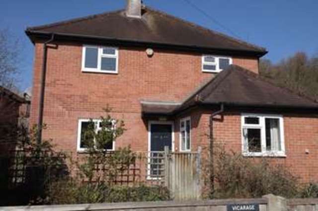  Image of 4 bedroom Property to rent in Micklefield Road High Wycombe HP13 at 245 Micklefield Road  High Wycombe, HP13 7HU