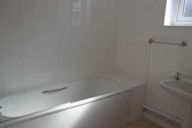  Image of 4 bedroom Property to rent in Micklefield Road High Wycombe HP13 at 245 Micklefield Road  High Wycombe, HP13 7HU