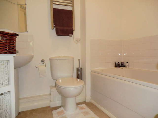  Image of 2 bedroom Flat to rent in Conisbrough Keep Coventry CV1 at City Centre Coventry West Midlands, CV1 5PY