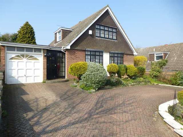  Image of 5 bedroom Detached house for sale in Morland Close Dunstable LU6 at Dunstable, LU6 3QB