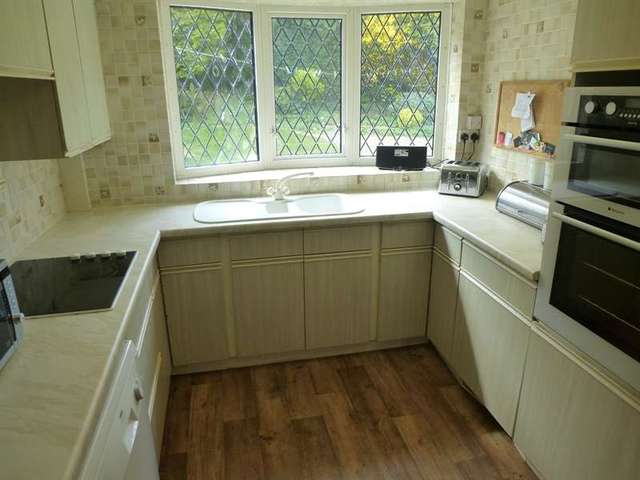  Image of 5 bedroom Detached house for sale in Morland Close Dunstable LU6 at Dunstable, LU6 3QB