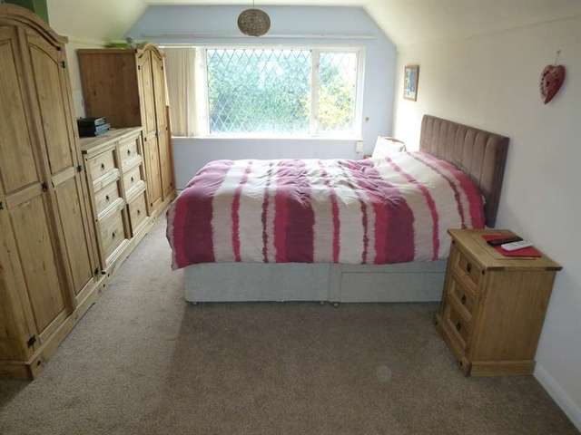  Image of 5 bedroom Detached house for sale in Morland Close Dunstable LU6 at Dunstable, LU6 3QB