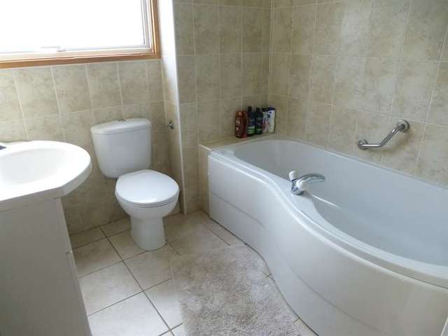  Image of 5 bedroom Detached house for sale in Morland Close Dunstable LU6 at Dunstable, LU6 3QB