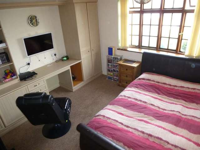  Image of 5 bedroom Detached house for sale in Morland Close Dunstable LU6 at Dunstable, LU6 3QB