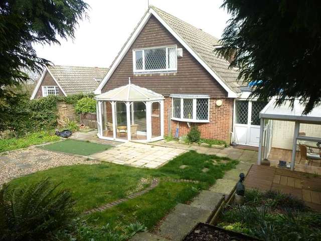  Image of 5 bedroom Detached house for sale in Morland Close Dunstable LU6 at Dunstable, LU6 3QB