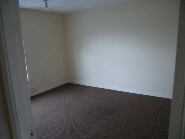  Image of 2 bedroom Flat to rent in Boston Street Hyde SK14 at Mottram Road  Hyde, SK14 2RT