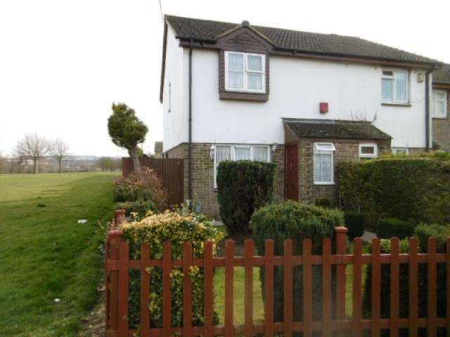  Image of 3 bedroom Property for sale in Nash Close Houghton Regis Dunstable LU5 at Nash Close Houghton Regis DUNSTABLE, LU5 5SS