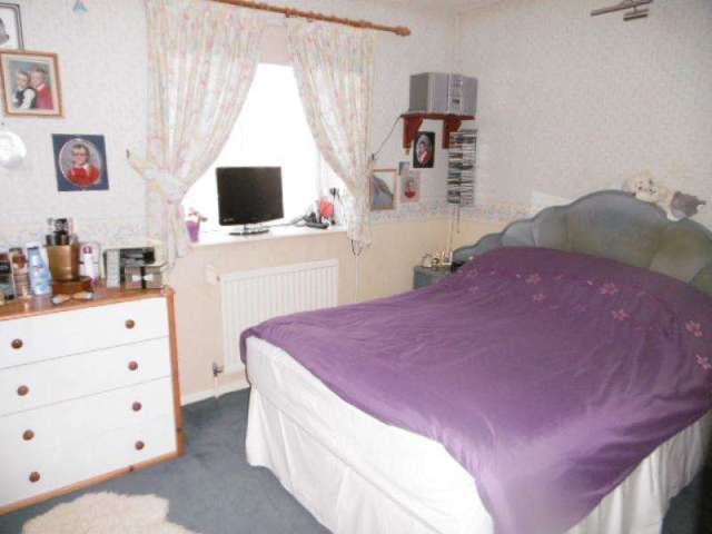  Image of 3 bedroom Property for sale in Nash Close Houghton Regis Dunstable LU5 at Nash Close Houghton Regis DUNSTABLE, LU5 5SS