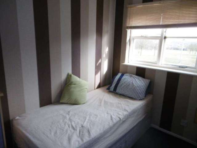  Image of 3 bedroom Property for sale in Nash Close Houghton Regis Dunstable LU5 at Nash Close Houghton Regis DUNSTABLE, LU5 5SS