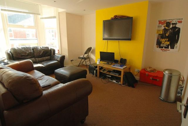  Image of 5 bedroom Flat to rent in Newlands Road Gosforth Newcastle upon Tyne NE2 at Newlands Road Array Jesmond, NE2 3NT