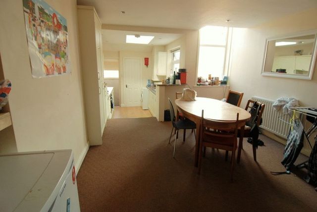  Image of 5 bedroom Flat to rent in Newlands Road Gosforth Newcastle upon Tyne NE2 at Newlands Road Array Jesmond, NE2 3NT