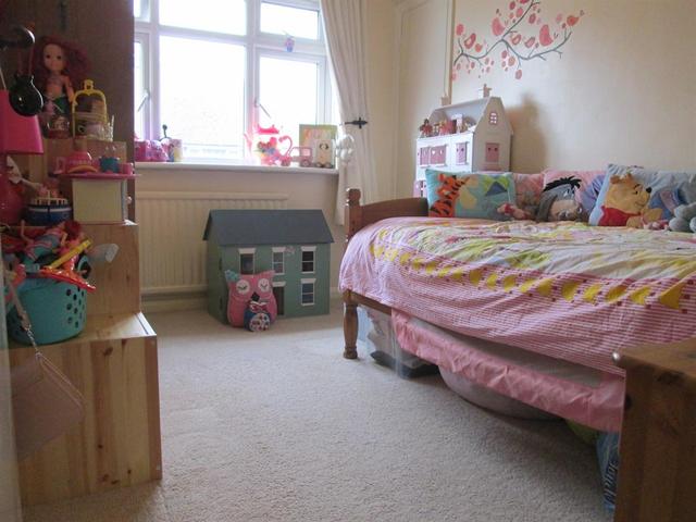  Image of 2 bedroom Maisonette for sale in Willow Tree Lane Yeading Hayes UB4 at Hayes Middlesex Yeading, UB4 9BD