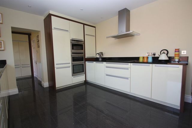  Image of 4 bedroom Detached house for sale in Norwood Carleton Pontefract WF8 at Norwood  Pontefract, WF8 3SD