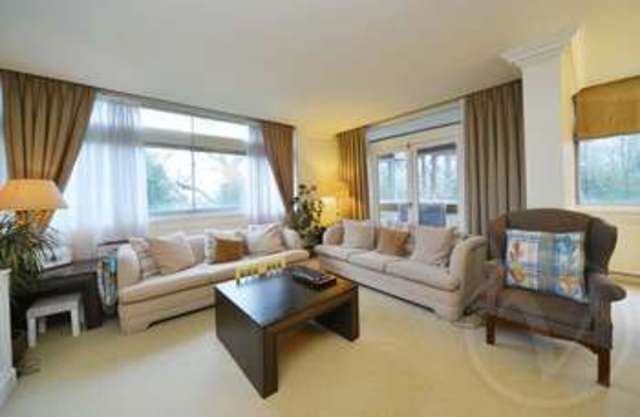  Image of 3 bedroom Flat to rent in Oak Hill Park London NW3 at Oak Hill Park  London, NW3 7LJ