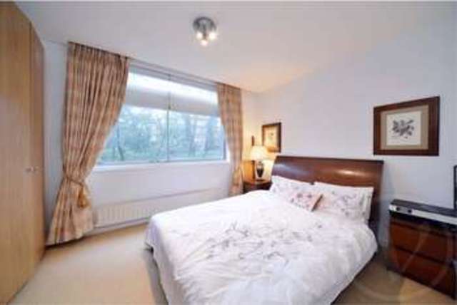  Image of 3 bedroom Flat to rent in Oak Hill Park London NW3 at Oak Hill Park  London, NW3 7LJ