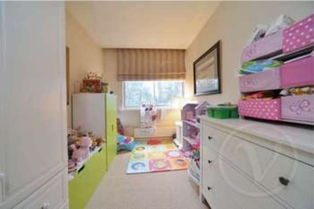  Image of 3 bedroom Flat to rent in Oak Hill Park London NW3 at Oak Hill Park  London, NW3 7LJ