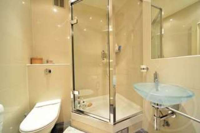  Image of 3 bedroom Flat to rent in Oak Hill Park London NW3 at Oak Hill Park  London, NW3 7LJ