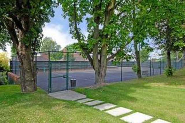  Image of 3 bedroom Flat to rent in Oak Hill Park London NW3 at Oak Hill Park  London, NW3 7LJ