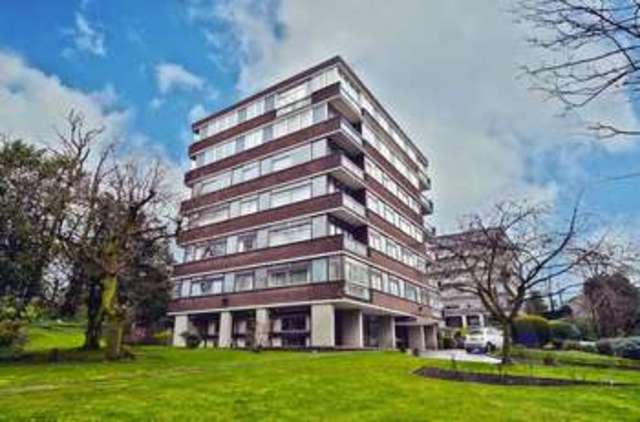 Image of 3 bedroom Flat to rent in Oak Hill Park London NW3 at Oak Hill Park  London, NW3 7LJ