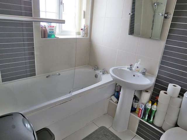  Image of 2 bedroom Flat for sale in Oakdene Vale Shadwell Leeds LS17 at Leeds LS17 Leeds, LS17 8XT