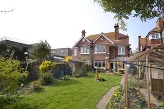  Image of 2 bedroom Flat to rent in Old Orchard Road Eastbourne BN21 at Eastbourne, BN21 1DD