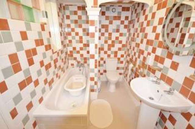  Image of 2 bedroom Flat to rent in Old Orchard Road Eastbourne BN21 at Eastbourne, BN21 1DD
