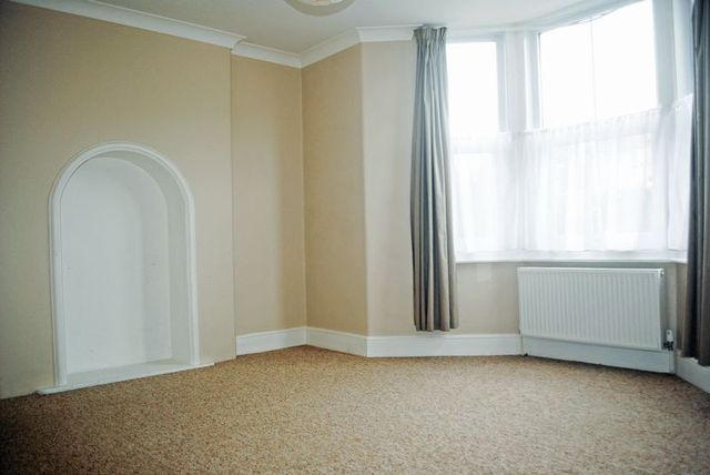 Image of 1 bedroom Flat to rent in Old Street Clevedon BS21 at Old Street  Clevedon, BS21 6BT