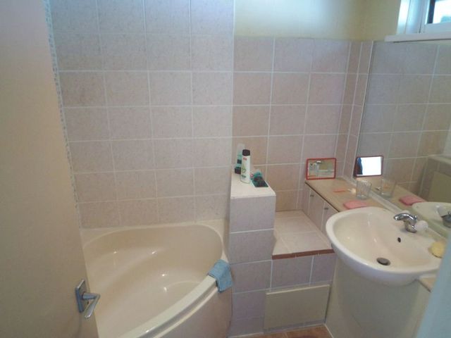  Image of 1 bedroom Flat to rent in Torwood Mount Old Torwood Road Torquay TQ1 at Old Torwood Road  Torquay, TQ1 1PX