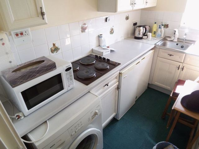  Image of 1 bedroom Flat to rent in Torwood Mount Old Torwood Road Torquay TQ1 at Old Torwood Road  Torquay, TQ1 1PX