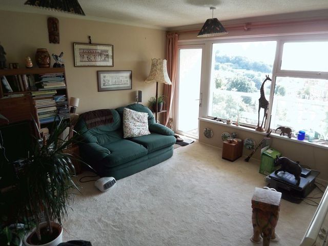  Image of 1 bedroom Flat to rent in Torwood Mount Old Torwood Road Torquay TQ1 at Old Torwood Road  Torquay, TQ1 1PX