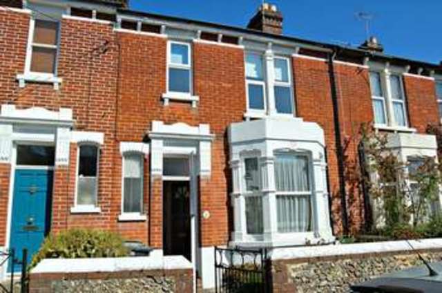  Image of 3 bedroom Terraced house to rent in Osborne Road Petersfield GU32 at Osborne Road  Petersfield, GU32 2AE