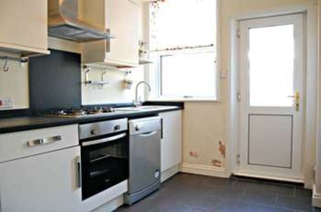  Image of 3 bedroom Terraced house to rent in Osborne Road Petersfield GU32 at Osborne Road  Petersfield, GU32 2AE