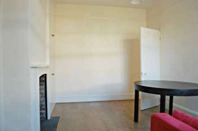  Image of 3 bedroom Terraced house to rent in Osborne Road Petersfield GU32 at Osborne Road  Petersfield, GU32 2AE